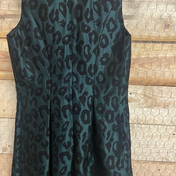 LOFT Fit & Flare Green & Black Leopard Print Jacquard V-neck Mini Dress Size 0 - Picture 5 of 8